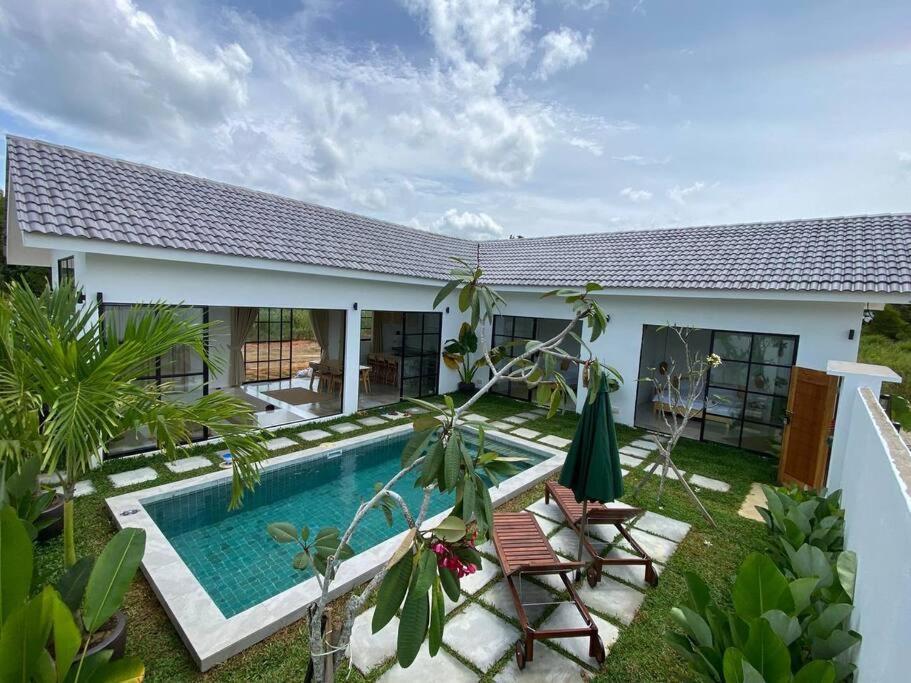 Allure Villa Cempaka Private Pool กวนตัน ภายนอก รูปภาพ