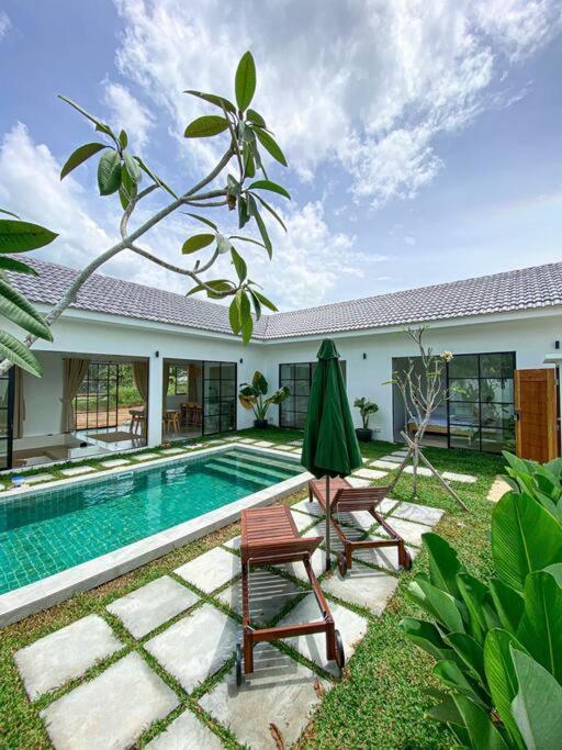 Allure Villa Cempaka Private Pool กวนตัน ภายนอก รูปภาพ